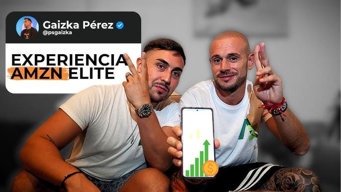 Gaizka Pérez, fundador de Amzn Elite, junto un alumno del curso mostrando ganancias